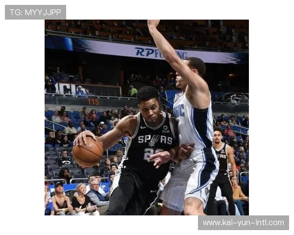 马刺防守效率联盟第三的秘诀 团队协作与轮转补位到位